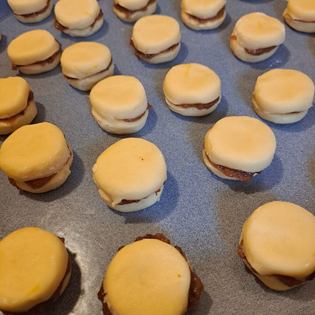 Cookies arranged neatly in a baking tray, ready to go into the oven.